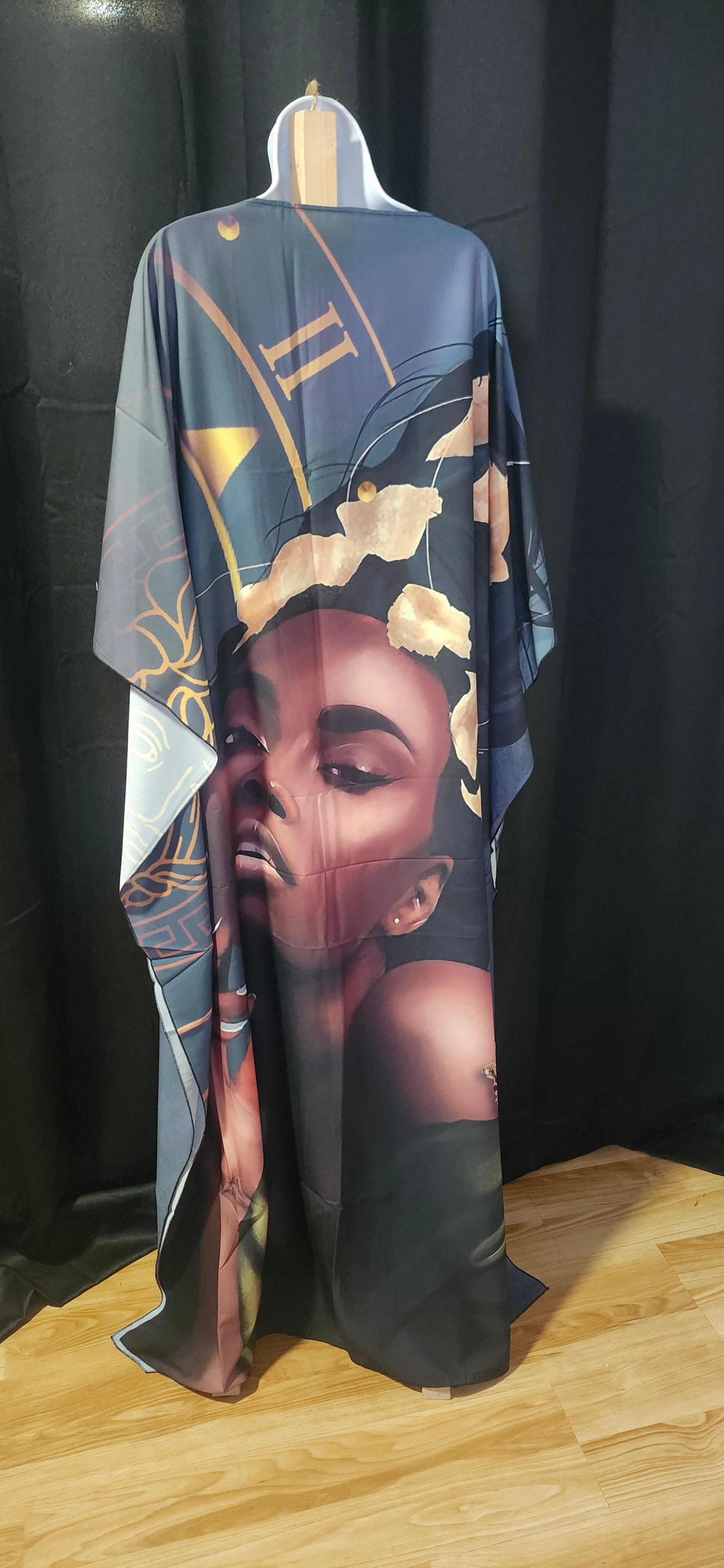 Black and Gold Kaftan on a manequin 