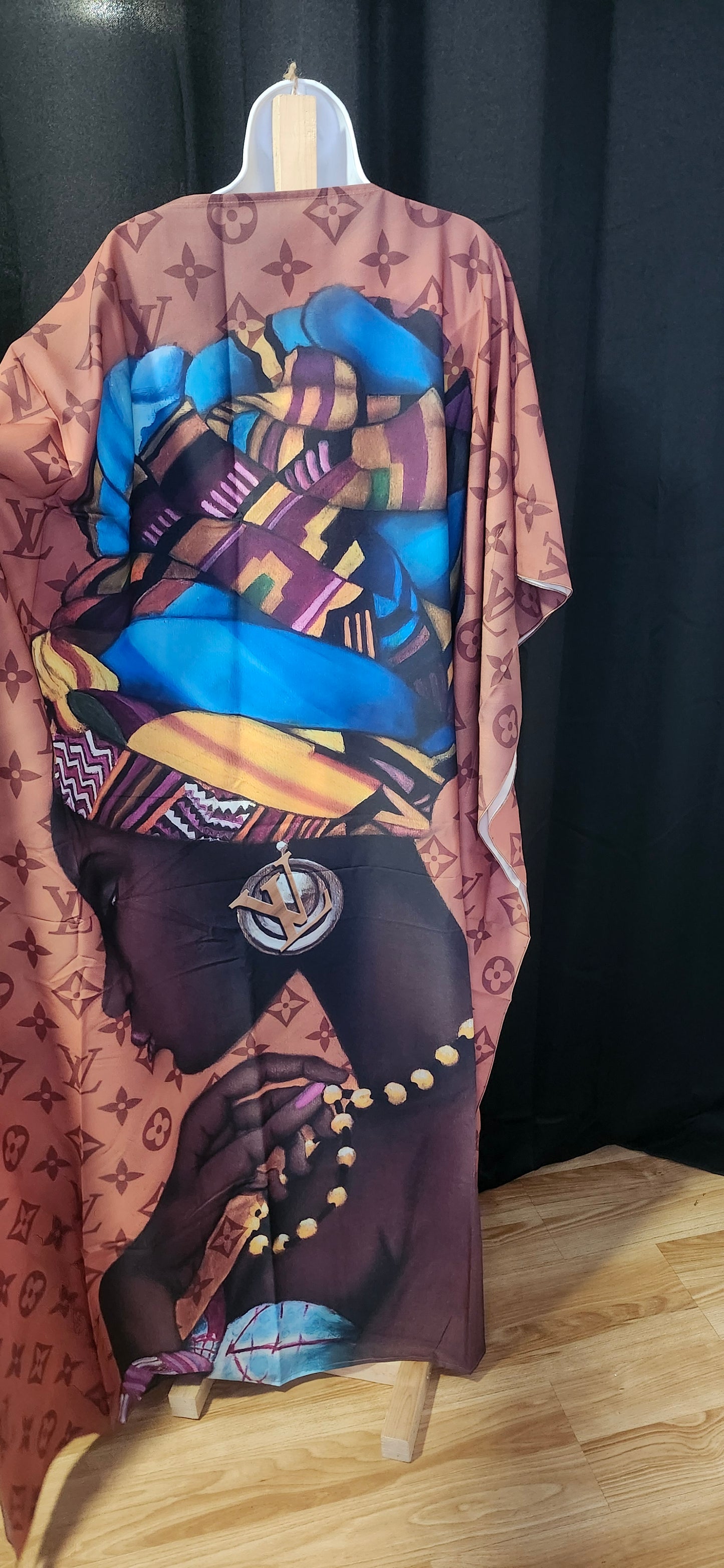 Artistic Heritage Silk-Feel Kaftan – Earthy Tones & Abstract Portrait